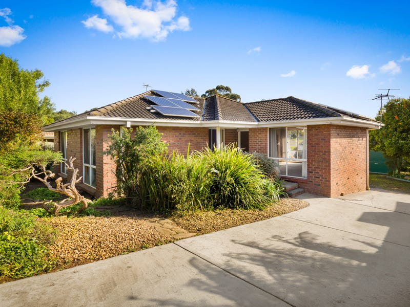 11 Walker Drive, Drouin, Vic 3818 Property Details