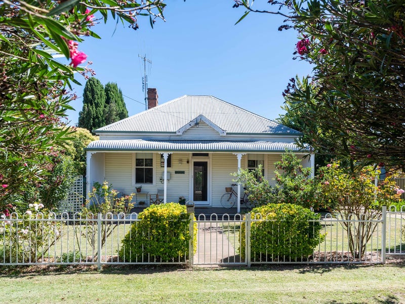 39 Queen Street, Boorowa, NSW 2586