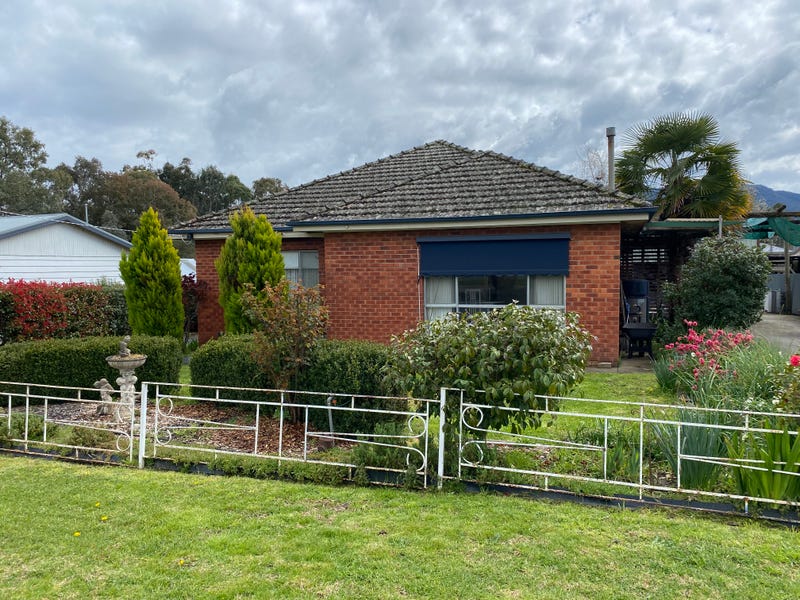 106 Harris Street, Corryong, VIC 3707 - realestate.com.au