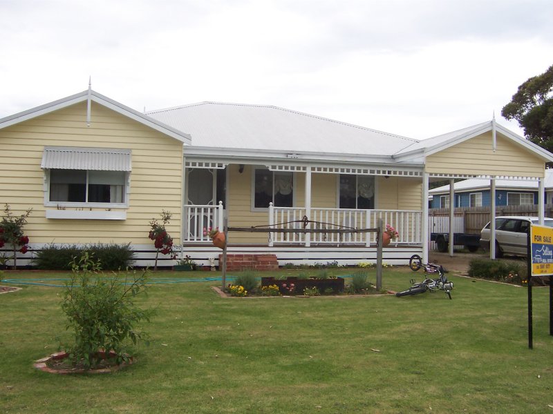 26 Cambridge Street, Lang Lang, VIC 3984