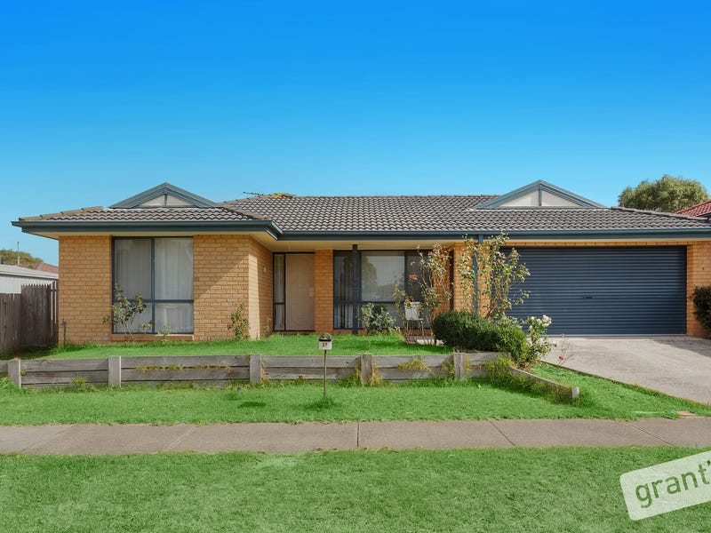 37 Dunbarton Drive, Pakenham, Vic 3810 Property Details