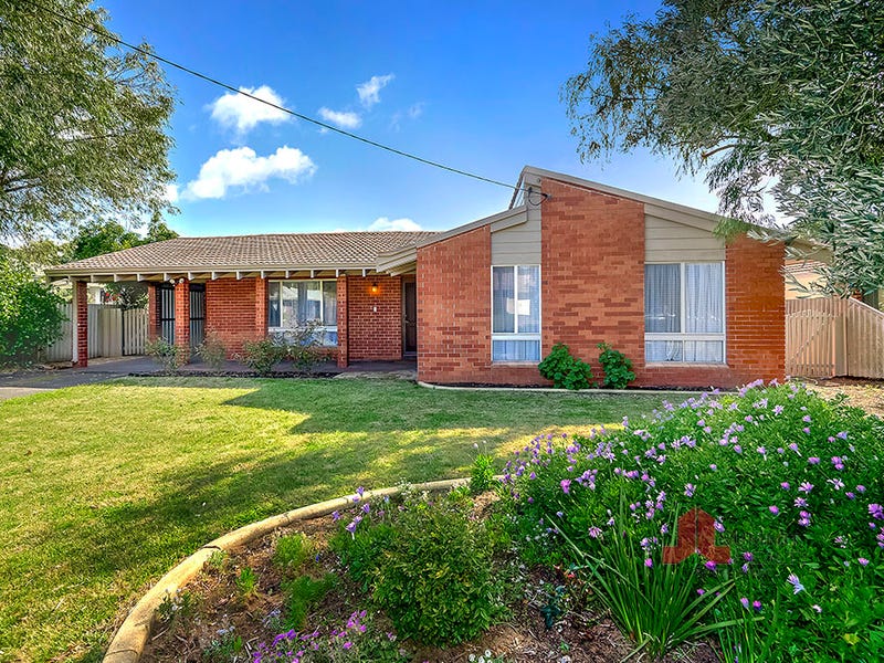 10 Bramble Grove, Carey Park, WA 6230