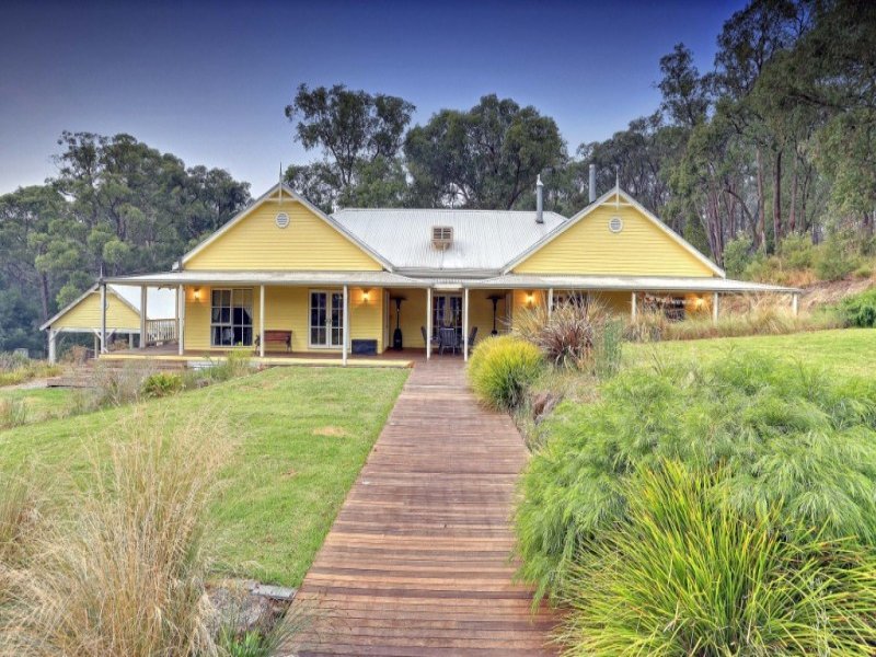 5 Francis Street, Cockatoo, Vic 3781 Property Details