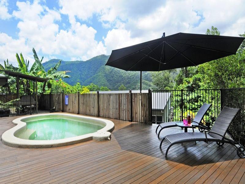 7 Stapleton Close, Redlynch, Qld 4870 Property Details