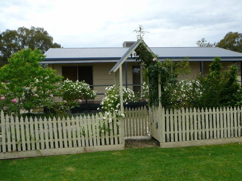 10 Havelock Street, Barnawartha, Vic 3688 Property Details