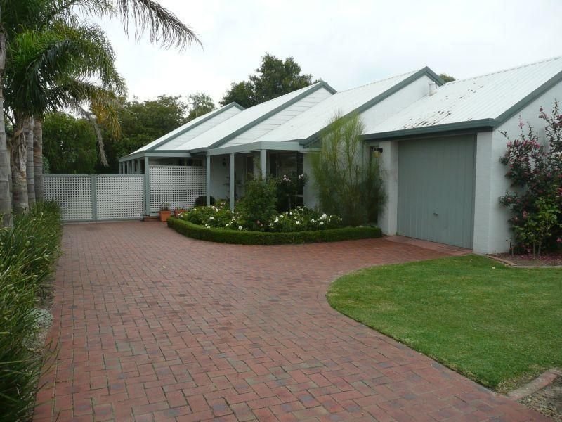 70 Main Road, Paynesville, VIC 3880