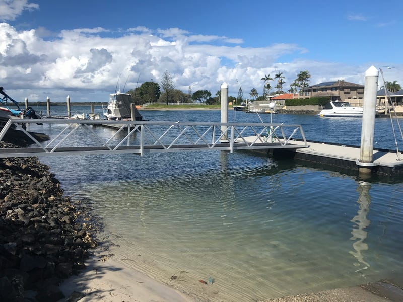 6 Markham Avenue, Runaway Bay, QLD 4216