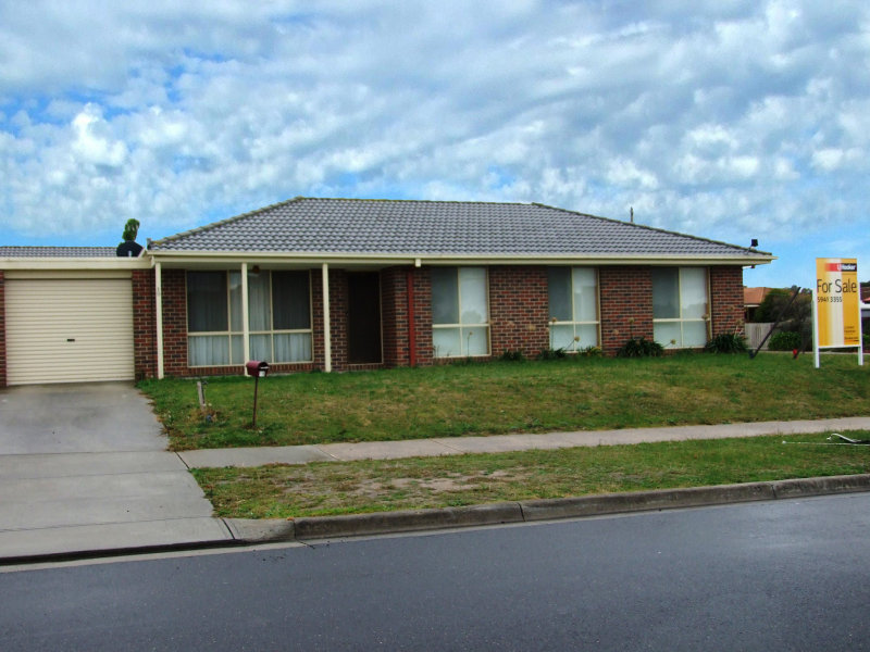 19 Dunbarton Drive, Pakenham, Vic 3810 Property Details