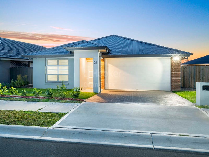 21 Thorpe Circuit, Oran Park, NSW 2570