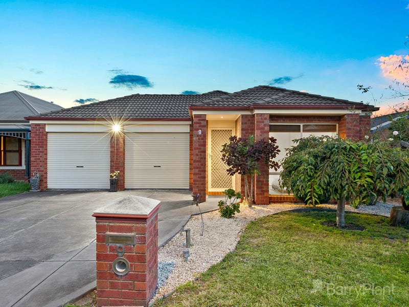 9 Mitchell Close, Pakenham, VIC 3810 - realestate.com.au