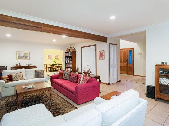 8385 Trevallyan Drive, Daisy Hill, QLD 4127