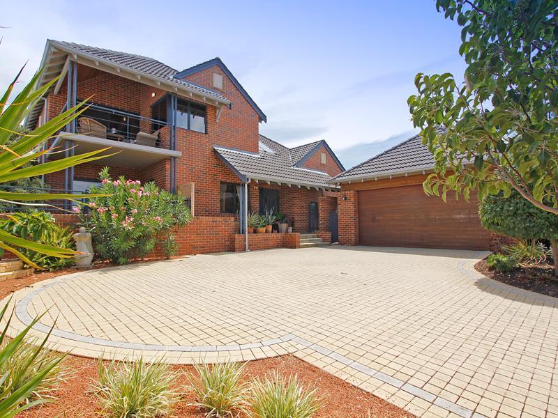 33 Rochester Drive, Mindarie, WA 6030 - Property Details