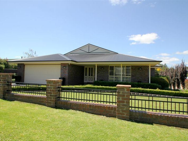 70 Riley Street, Tenterfield, NSW 2372 Property Details