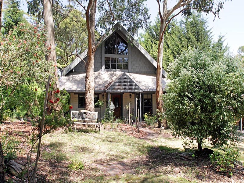 4 Swiss Chalet Road, Badger Creek, VIC 3777