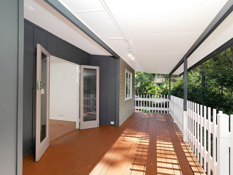 10 Stonehenge Street, Chapel Hill, QLD 4069