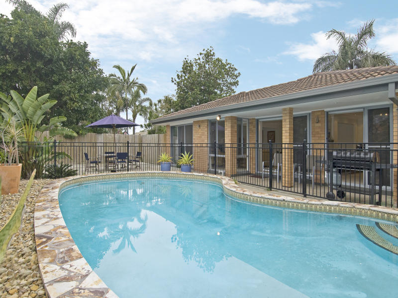 11 Constance Avenue, Mermaid Waters, QLD 4218