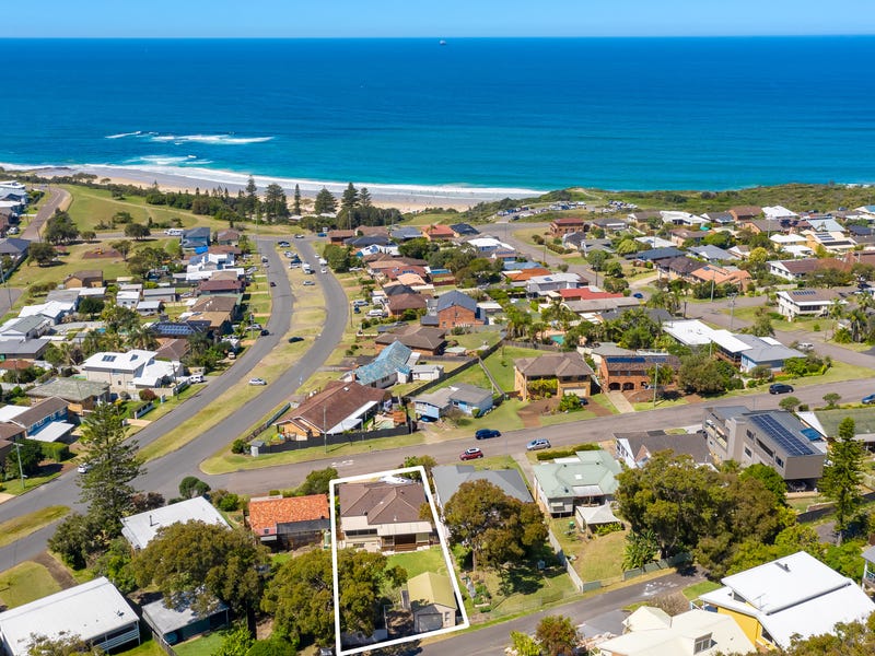 4 Ocean View Parade, Caves Beach, NSW 2281 - realestate.com.au