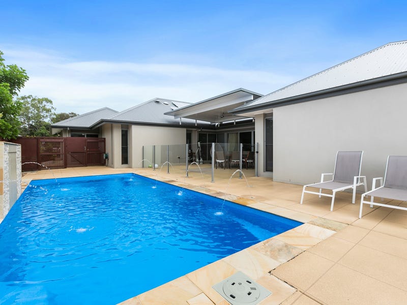 8 Thomson Place, Wakerley, QLD 4154