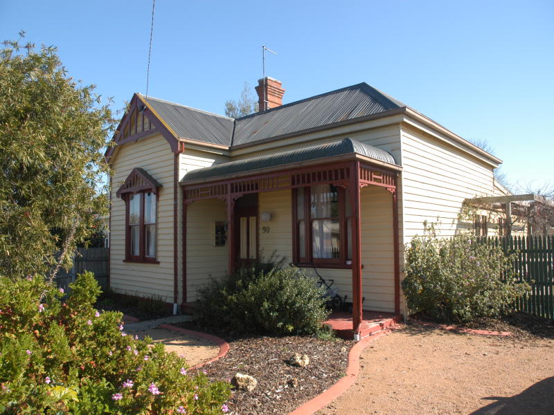 90 Pearson Street, Bairnsdale, Vic 3875 Property Details