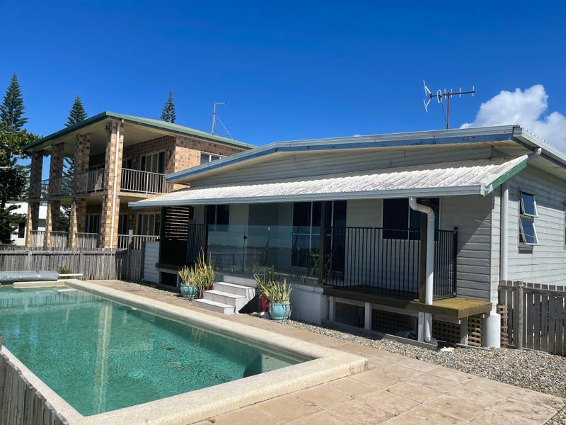 20 Taylor Street, Tully Heads, QLD 4854