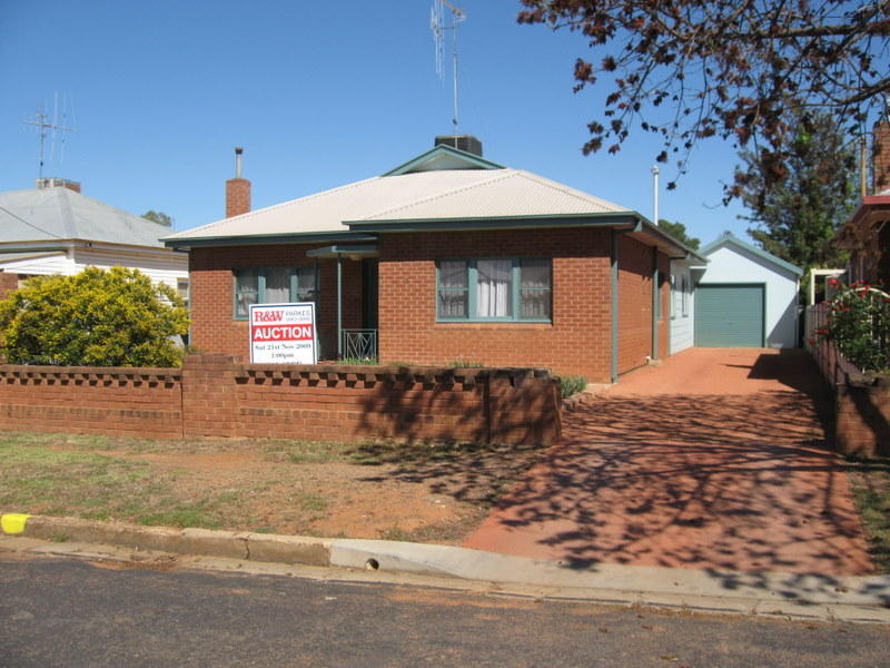 12 Armstrong Street, Parkes, NSW 2870 Property Details