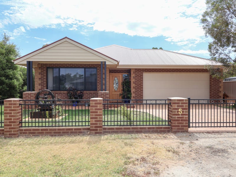 5 Bridge Street, Koondrook, Vic 3580 House for Sale