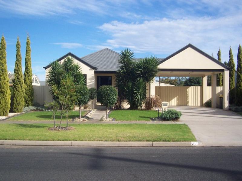 211 SOMERTON PARK Road, Sale, Vic 3850 Property Details