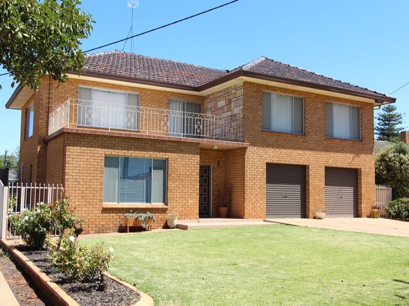 8 Langley Cres, Griffith, NSW 2680