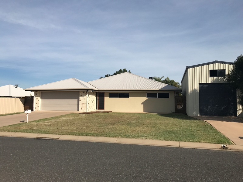 3 Cook Close Emerald Qld 4720 Realestate Com Au