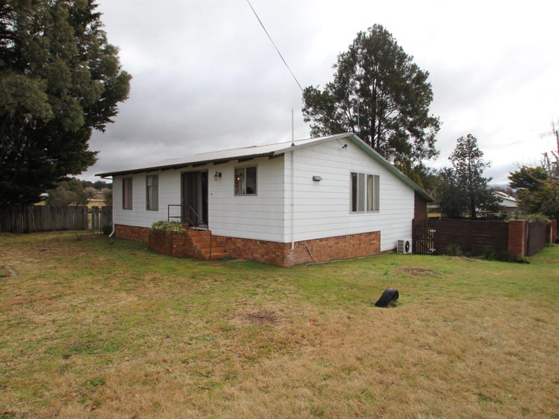 84 Molesworth Street, Tenterfield, NSW 2372