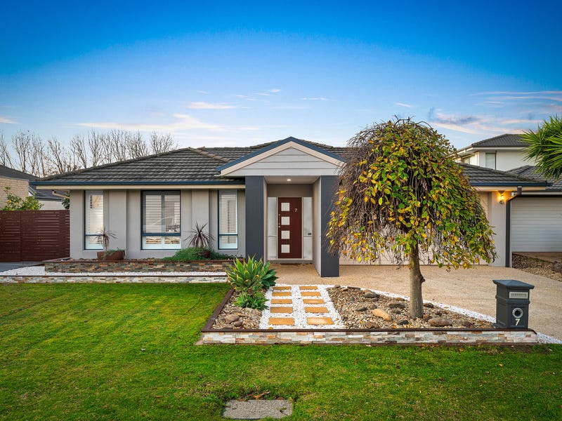 7 Flinders Chase, Sandhurst, Vic 3977 House for Sale