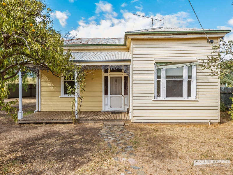 32 Adair Street E, Maldon, Vic 3463