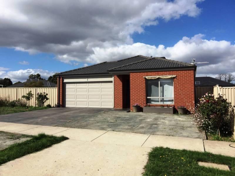 24 Hogan Road, Ballan, VIC 3342
