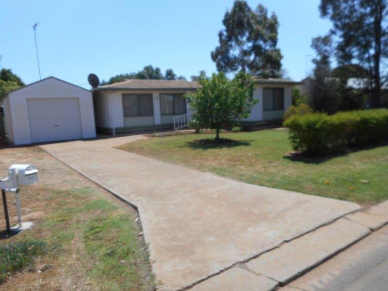 19 Charles Street, Hillston, NSW 2675