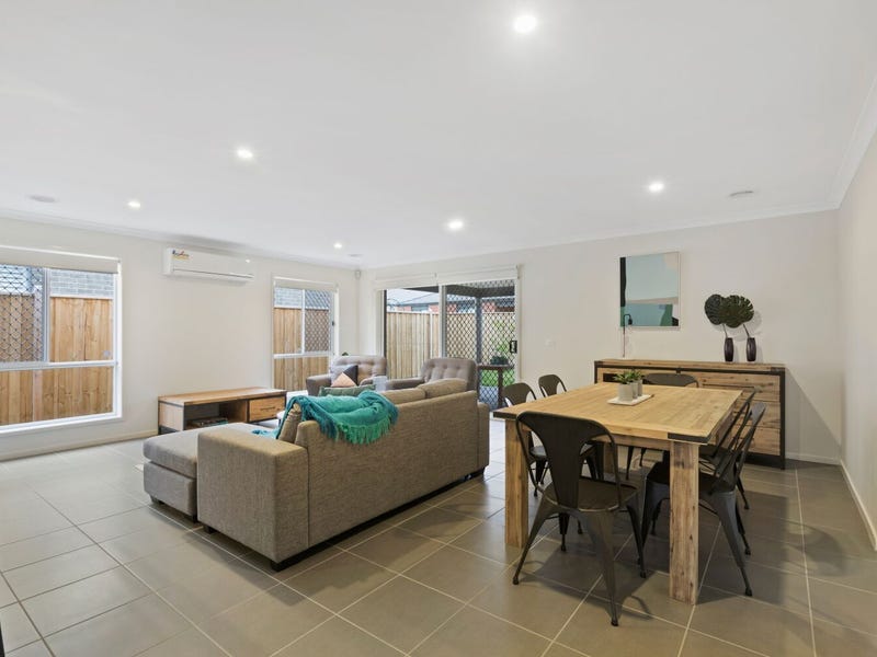 18 Lancers Drive, Melton West, VIC 3337