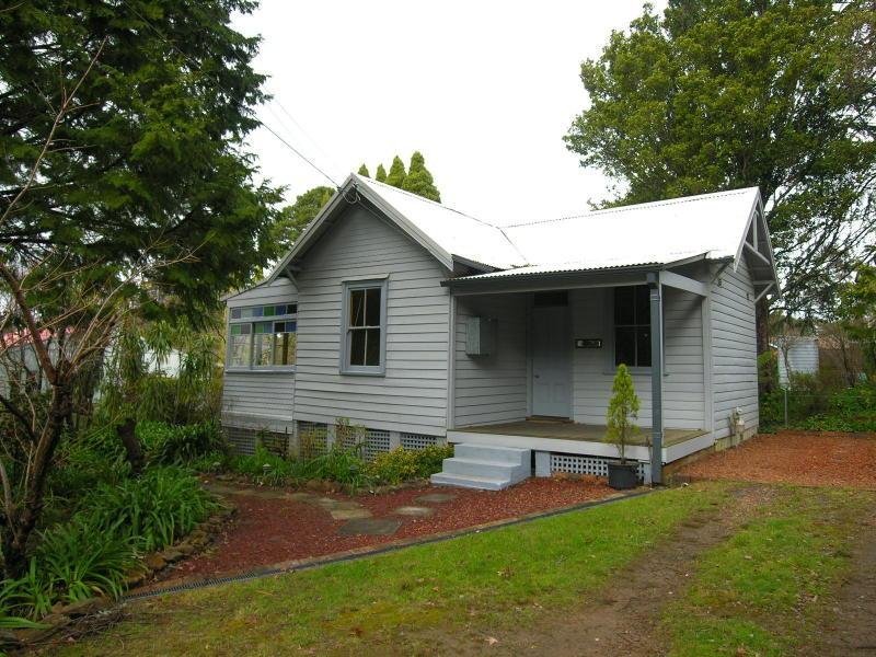 44 Armstrong Street, Wentworth Falls, NSW 2782