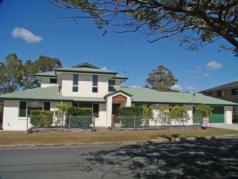 24 Robin Avenue, Paradise Point, QLD 4216 24 Robin Avenue, Paradise Point, QLD 4216