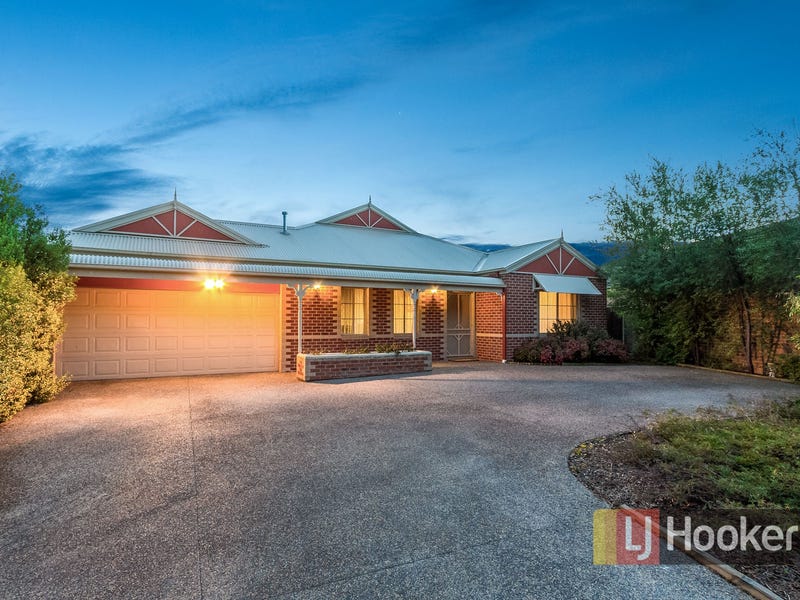 33 Henry Lawson Drive, Pakenham, Vic 3810