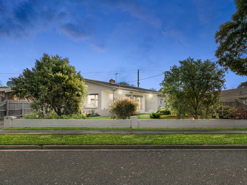 10 Gairloch Drive, Frankston, VIC 3199