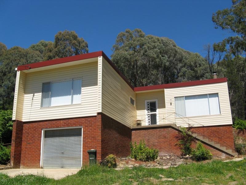 8 Eurabbie Street, Batlow, NSW 2730 Property Details