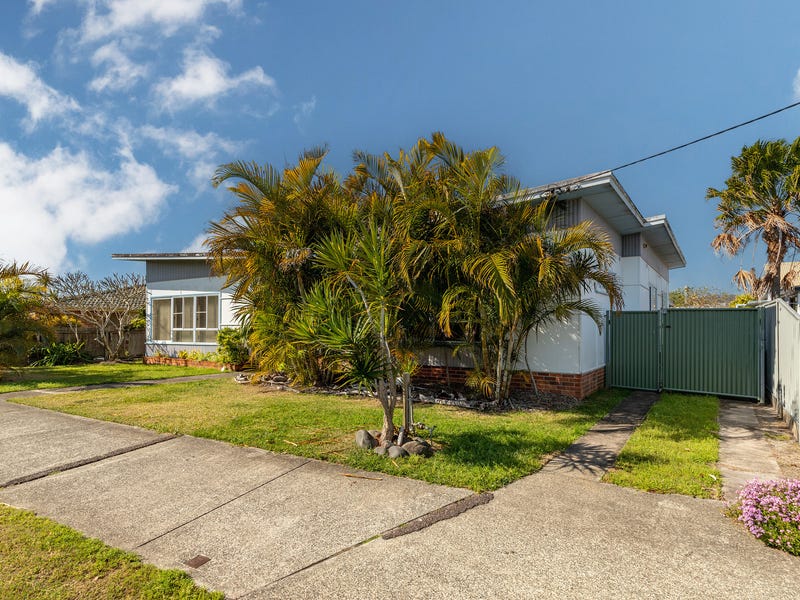 40 The Lakes Way, Forster, NSW 2428 House for Sale