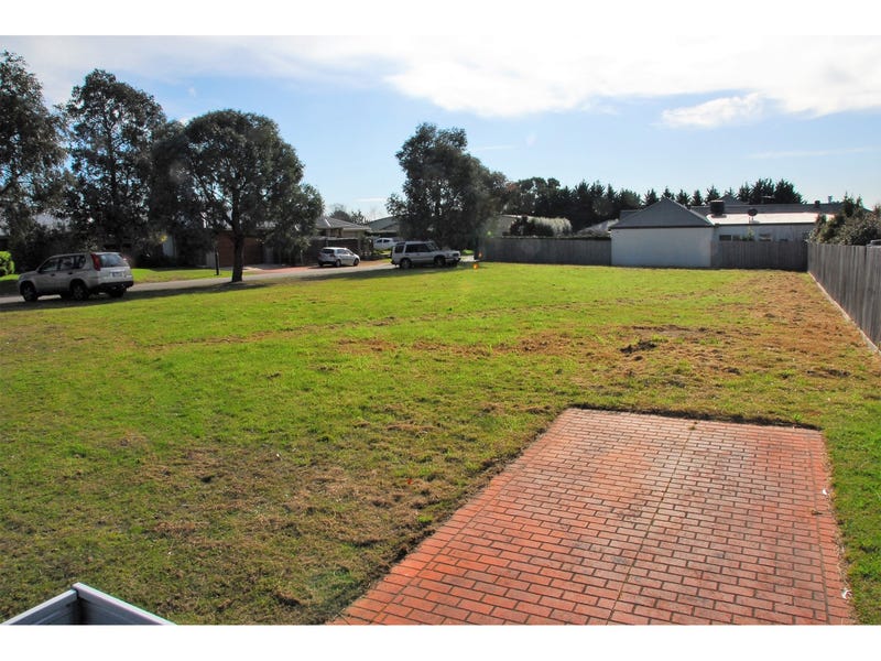 8 Marthas Ridge Drive, Mount Martha, VIC 3934