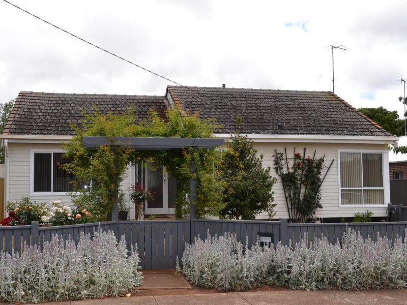 15 ROBERTS STREET, Hamilton, Vic 3300 Property Details