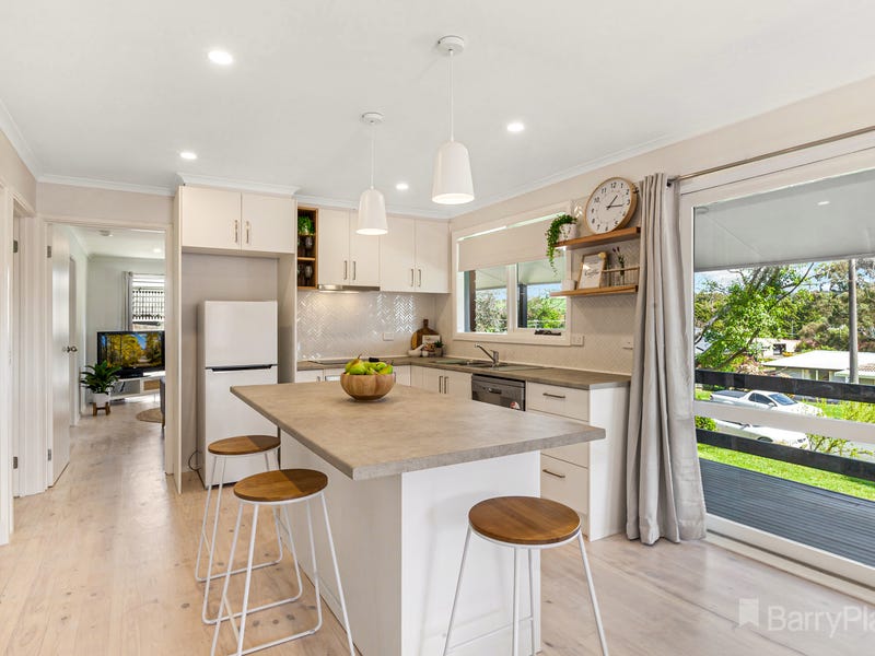 11 Andrew Avenue, Waterford Park, VIC 3658