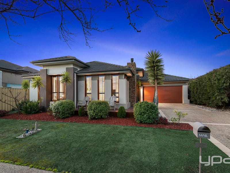 2 Cherry Lake Green, Caroline Springs, VIC 3023