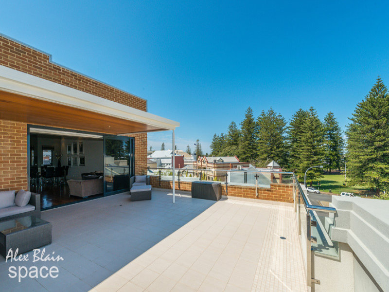 24/48 Henry Street, Fremantle, WA 6160 Property Details