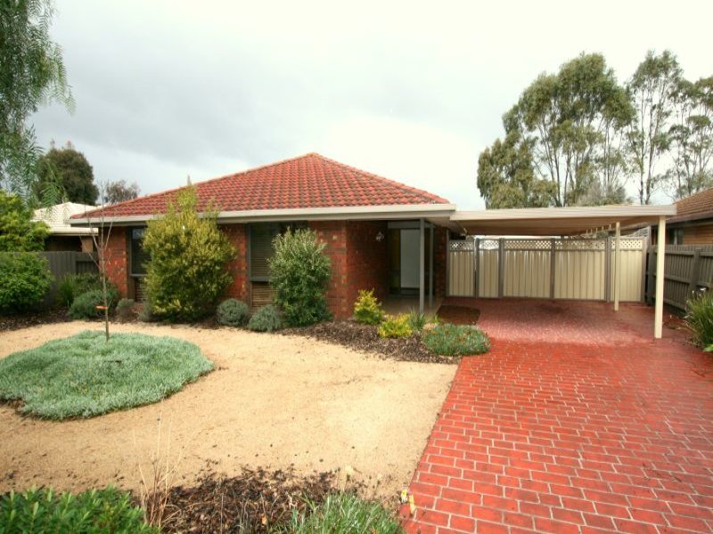 24 Holloway Close, Sunbury, Vic 3429 Property Details