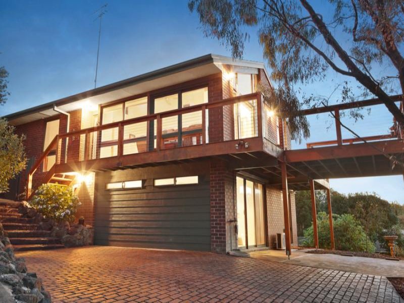 30 Corowa Crescent, Greensborough, Vic 3088 Property Details