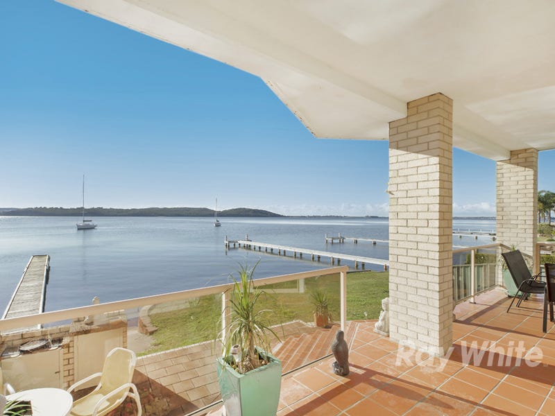 35 Excelsior Parade, Carey Bay, NSW 2283
