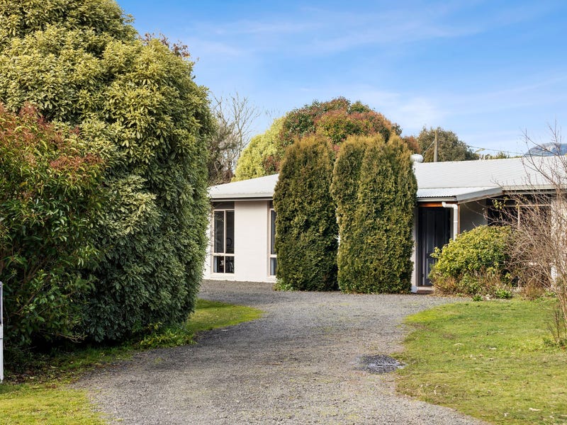 11 Barbara Street, Woodend, Vic 3442